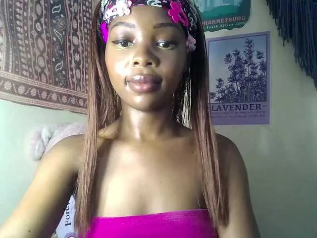 Live sex webcam photo for YumTam #291124340
