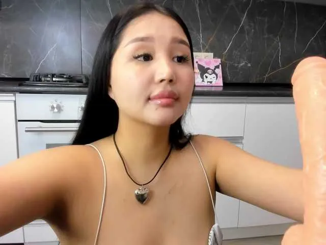 Live sex webcam photo for Yumikaa #290636058