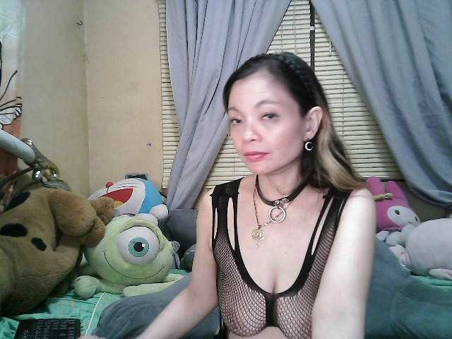 Live sex webcam photo for YummyMeily #287970539