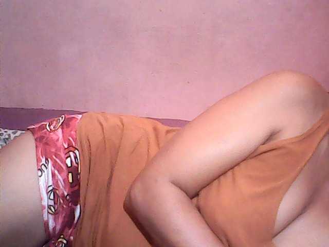 Live sex webcam photo for Yummyasian22 #290424991