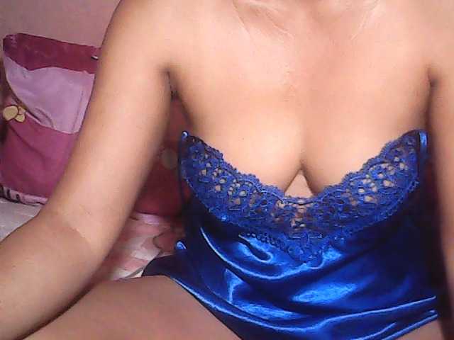 Live sex webcam photo for Yummyasian22 #290545175