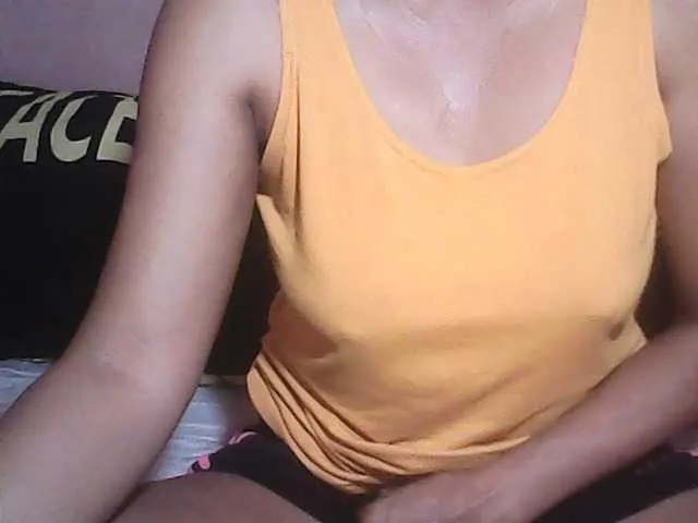Live sex webcam photo for Yummyasian22 #290940154
