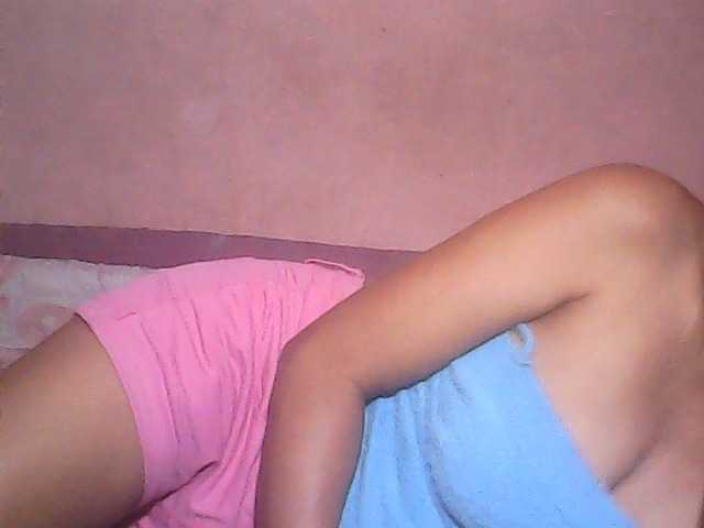 Live sex webcam photo for Yummyasian22 #290954779