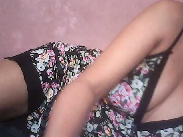 Live sex webcam photo for Yummyasian22 #291585331