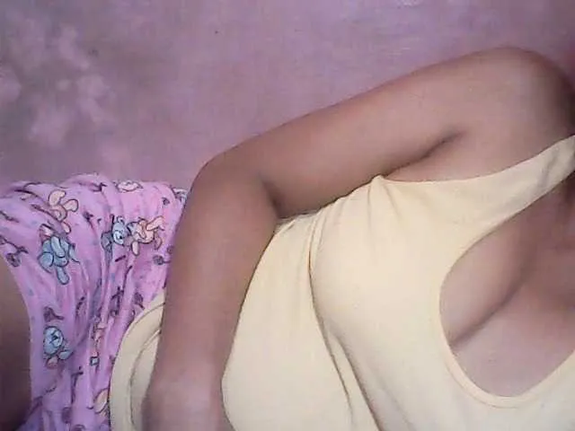 Live sex webcam photo for Yummyasian22 #292350986