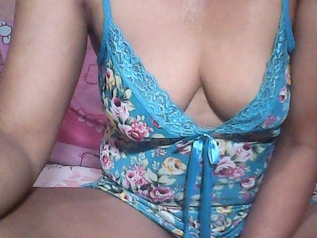 Live sex webcam photo for Yummyasian22 #292412169