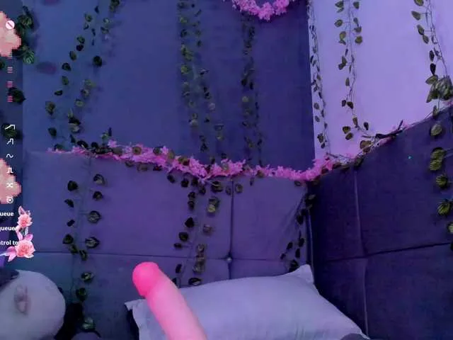 Live sex webcam photo for Yuri-Stars #290761326
