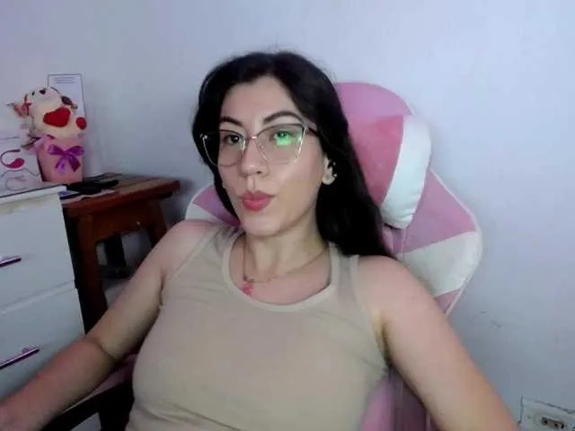 Live sex webcam photo for Yurly-or #277493837