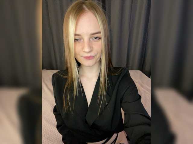 Live sex webcam photo for YuumiMeow1 #277764951