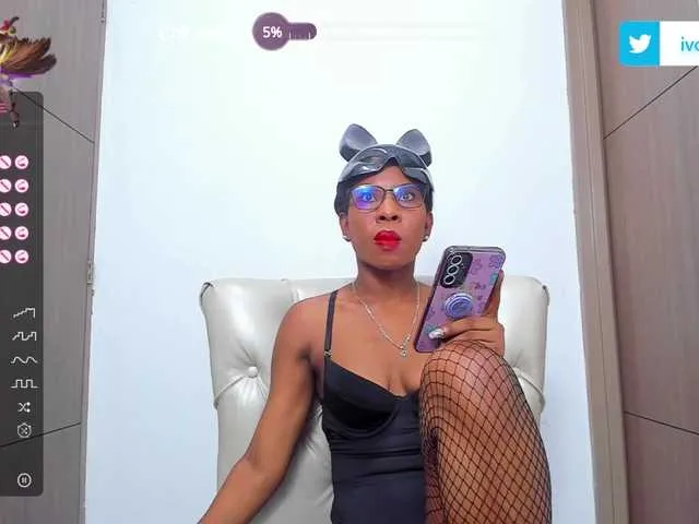 Live sex webcam photo for YvoneJones #276584930