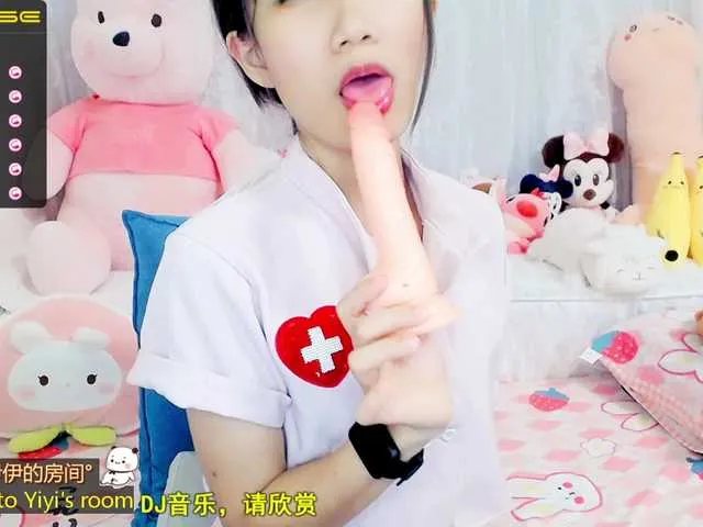 Live sex webcam photo for YyiSilly #272803203