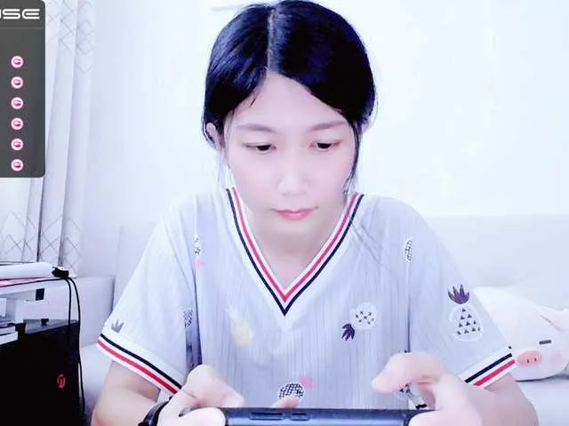 Live sex webcam photo for YyiSilly #273988100