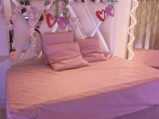 Live sex webcam photo for ZURY-TAY #292261227