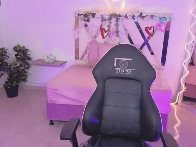 Live sex webcam photo for ZURY-TAY #292275374