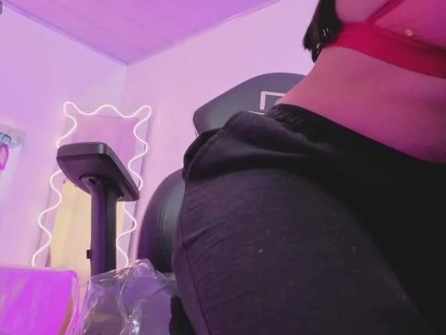 Live sex webcam photo for ZURY-TAY #292349029