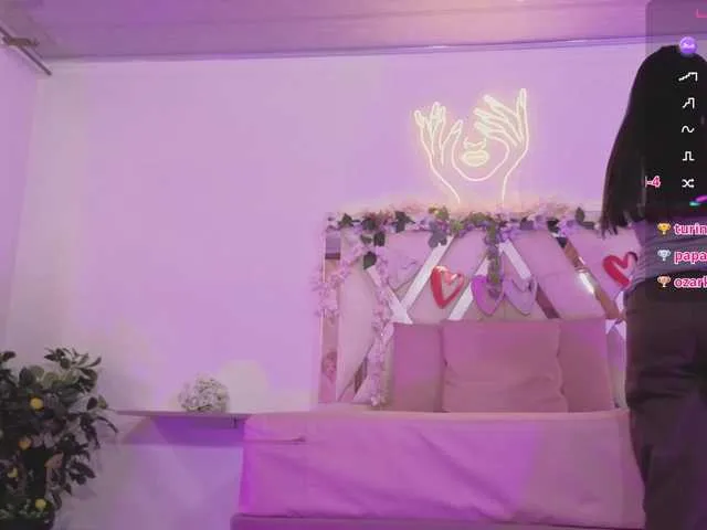 Live sex webcam photo for ZURY-TAY #292363094