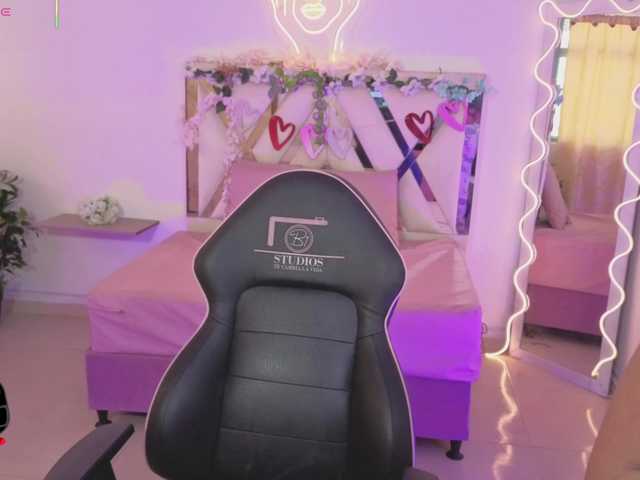 Live sex webcam photo for ZURY-TAY #292409704