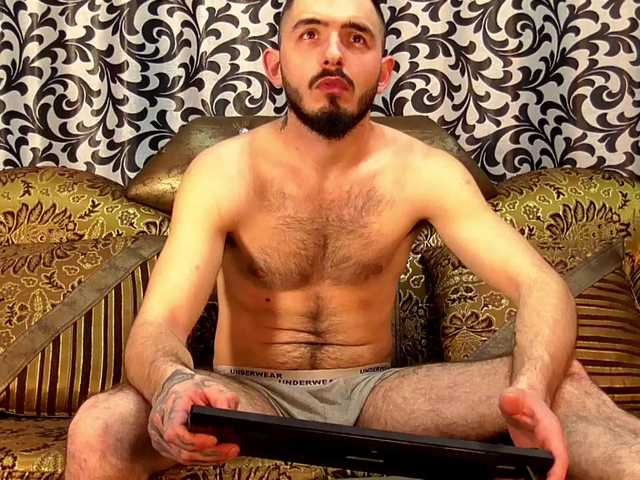 Live sex webcam photo for ZaaneSnow #277543168