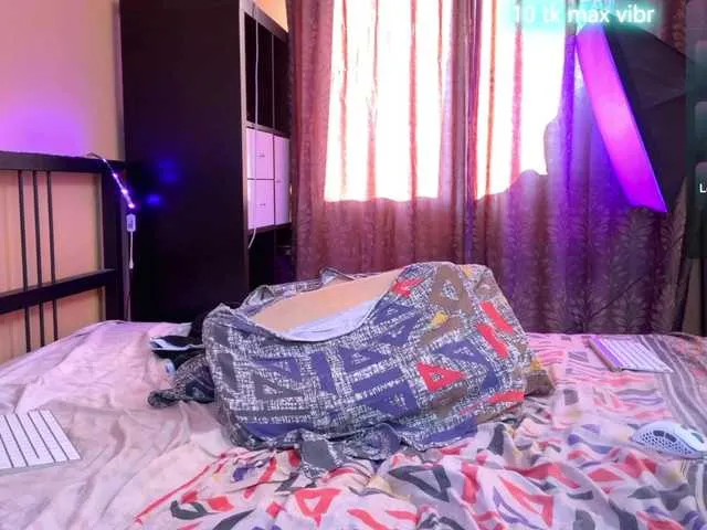 Live sex webcam photo for Zabveeniee1 #278206386