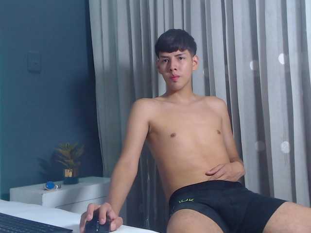 Live sex webcam photo for ZackMontiel #275793676