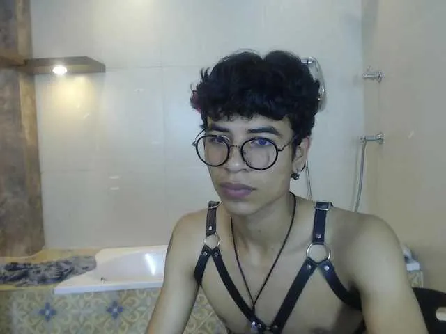 Live sex webcam photo for ZackRyders #275483116
