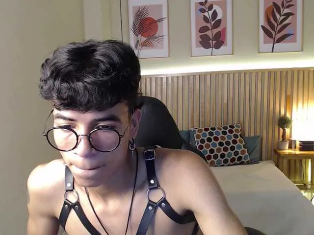 Live sex webcam photo for ZackRyders #275586021