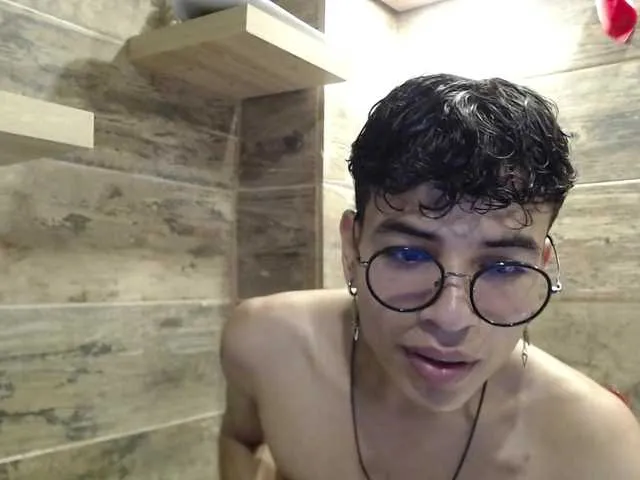 Live sex webcam photo for ZackRyders #275617070