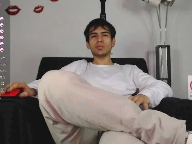 Live sex webcam photo for ZackXtreme #290438650