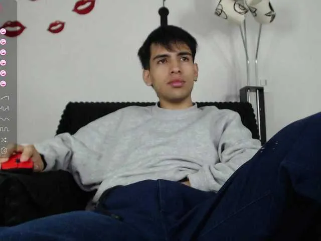 Live sex webcam photo for ZackXtreme #290553503