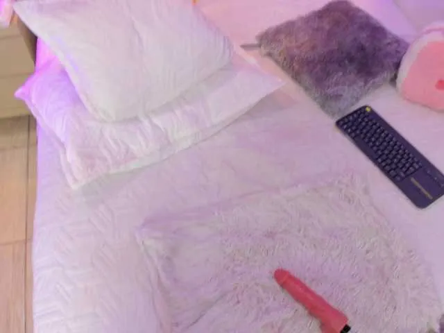 Live sex webcam photo for ZafiiroBluee #276750477