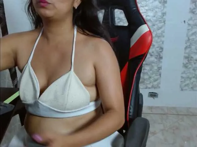Live sex webcam photo for Zamiramoon #294044915