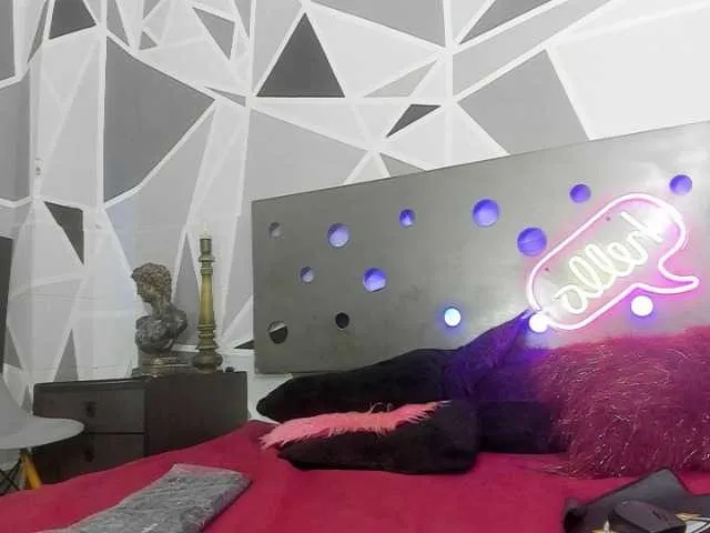 Live sex webcam photo for Zandrybrown #273777892