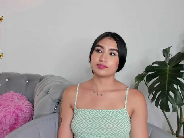 Live sex webcam photo for Zayyda #277579200