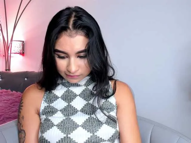 Live sex webcam photo for Zayyda #277975569