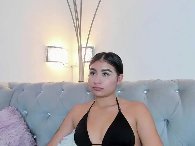 Live sex webcam photo for Zayyda #290163457