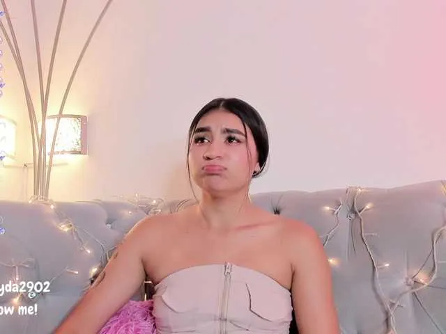 Live sex webcam photo for Zayyda #290371539