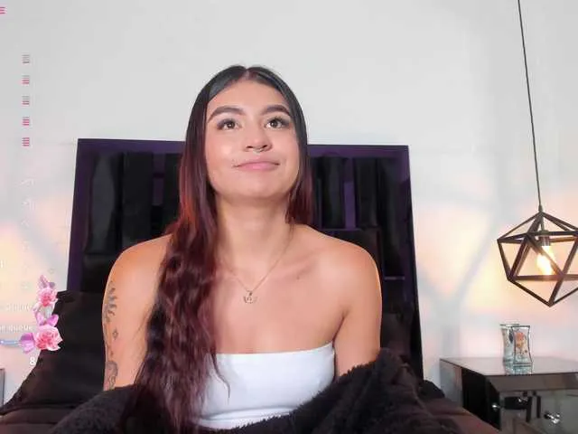 Live sex webcam photo for Zayyda #290458575