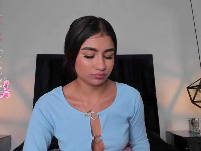 Live sex webcam photo for Zayyda #290500808