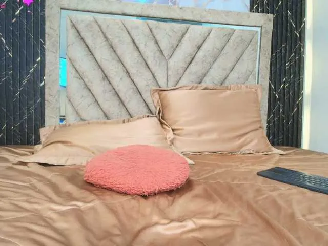 Live sex webcam photo for Zayyda #290882656