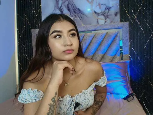 Live sex webcam photo for Zayyda #291105867