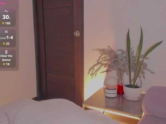 Live sex webcam photo for Zelesthe-19 #290819317