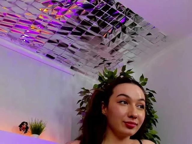 Live sex webcam photo for ZendayaBae #272203275