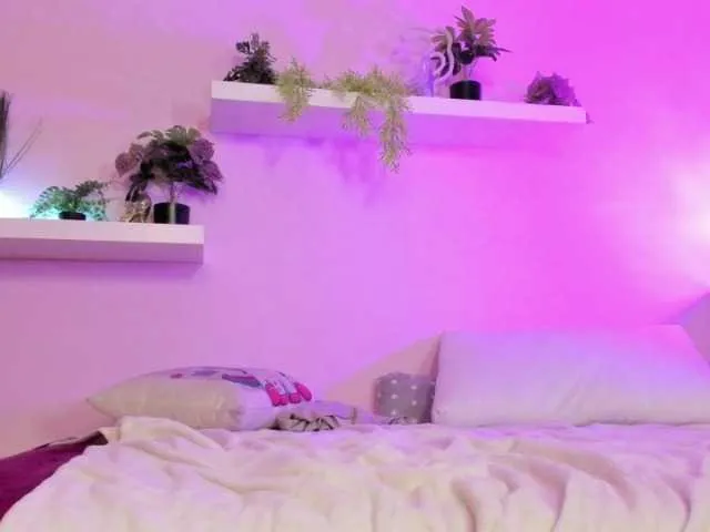 Live sex webcam photo for ZendayaBae #272596071
