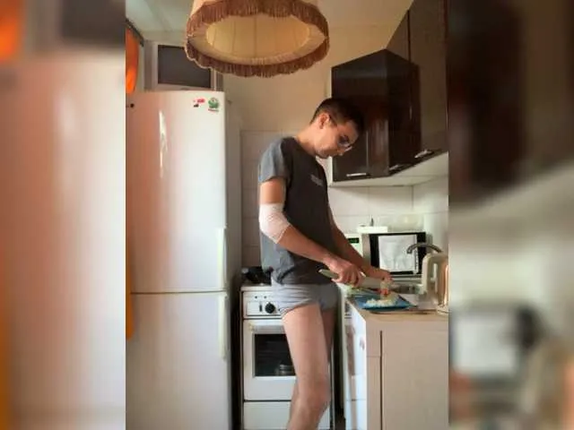 Live sex webcam photo for Zerozeroseven007 #275627571