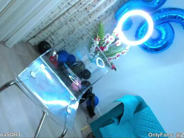 Live sex webcam photo for ZinaSquirts #277646467