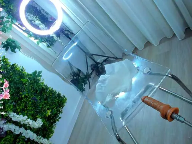 Live sex webcam photo for ZinaSquirts #290335606