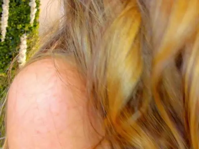 Live sex webcam photo for ZinaSquirts #290724727