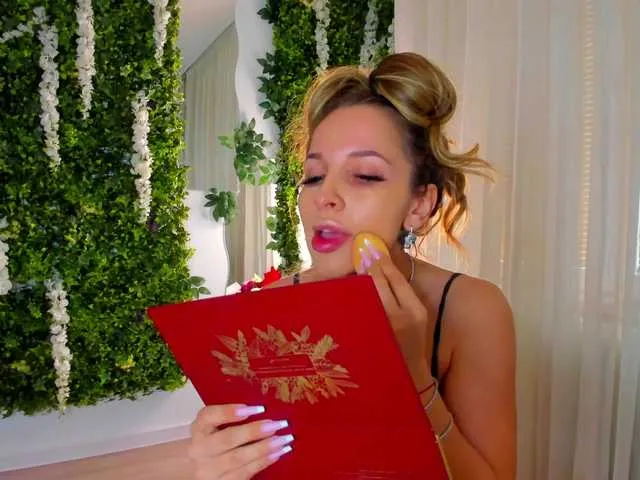 Live sex webcam photo for ZinaSquirts #290859904