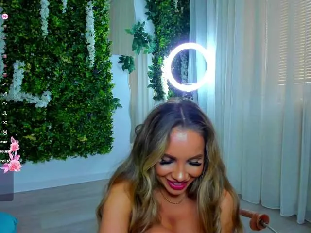 Live sex webcam photo for ZinaSquirts #291131433