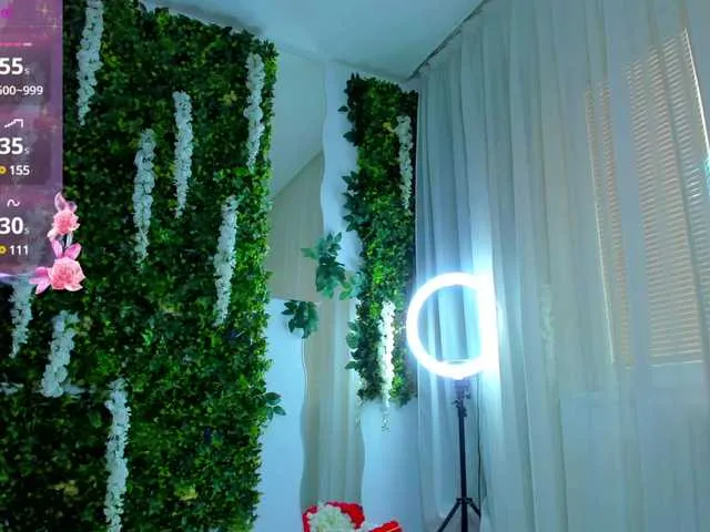 Live sex webcam photo for ZinaSquirts #291369819